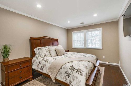 90 Hamlet Dr, Commack NY 11725-4438 exterior