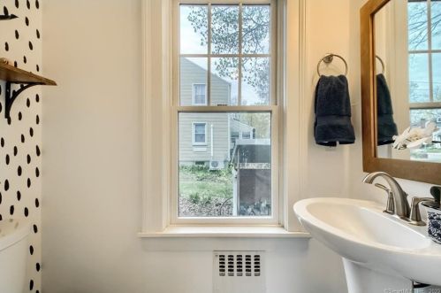 108 Main St, Hartford CT 06103-0012 exterior