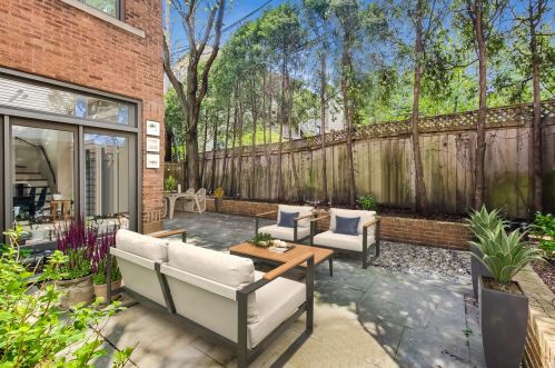 579 Hawthorne Pl, Chicago IL  60657-2922 exterior