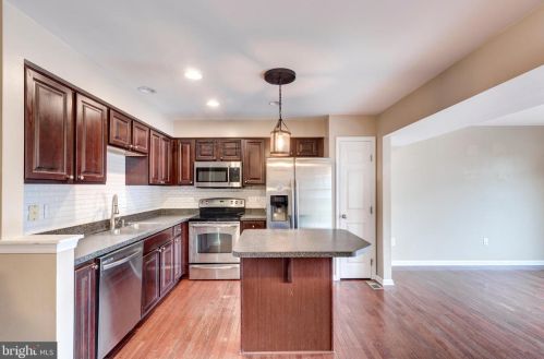 711 Grant Dr, Hanover PA  17331-2079 exterior