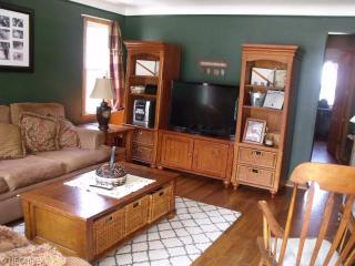 4602 Snow Rd, Cleveland OH  44134-2519 exterior