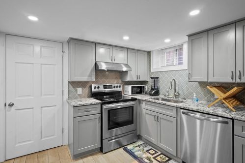 155 Ivy St, Providence RI  02906-2542 exterior