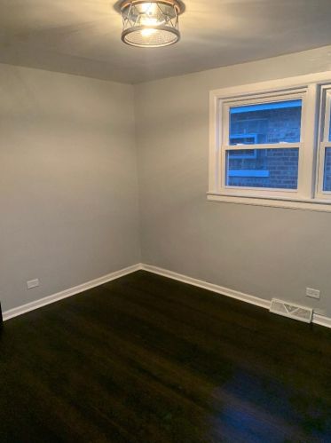 9319 Cregier Ave, Chicago IL 60617-3631 exterior