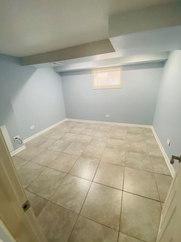 5905 Kilbourn Ave, Chicago, IL 60646-5939