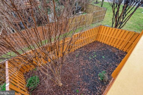 7433 Dunnington Pl, Alexandria VA  22315-5248 exterior