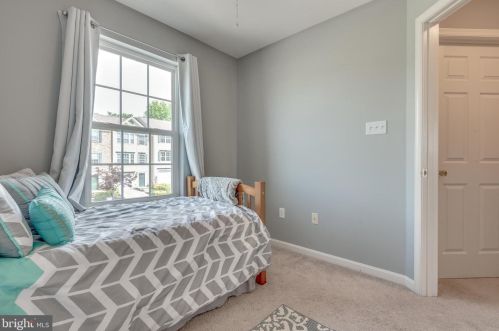 105 Knollwood Dr, Lancaster PA 17601-5613 exterior