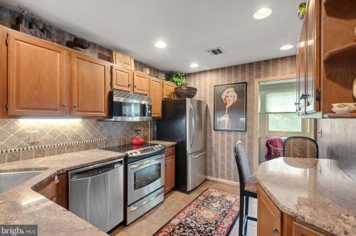 804 Country Pl Dr, Lancaster PA 17601-1793 exterior