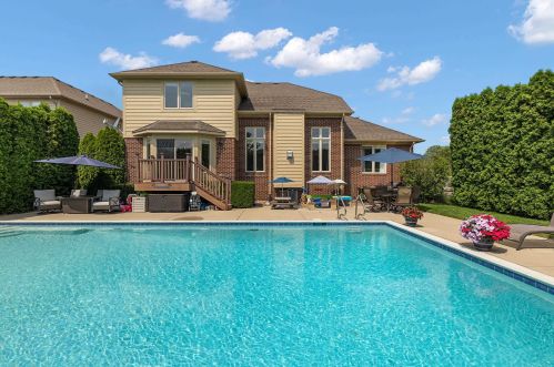 21192 Strawberry Hills Dr, Macomb Township MI 48044-2277 exterior