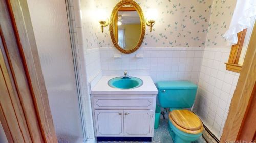 10 Oxcart Dr, Windsor CT 06095-1218 exterior