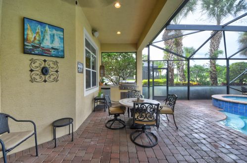 9800 Nuova Way, Fort Pierce FL 34986-2825 exterior