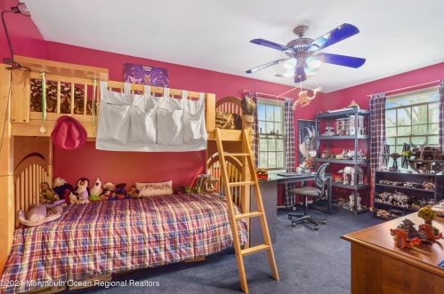 142 Beechwood Dr, Red Bank NJ 07702 exterior