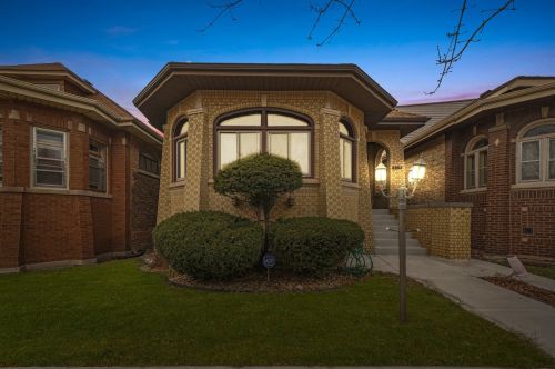 8118 Wolcott Ave, Chicago IL 60620-5330 exterior