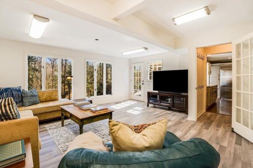 1129 Mason Wood Dr, Atlanta GA 30329-3803 exterior