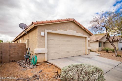 6783 Quailwood Way, Tucson AZ  85757-6923 exterior