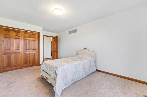 103 Wolf Trl Ct, Defiance MO 63341-1356 exterior