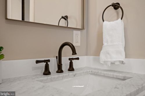 829 Shippen St, Lancaster PA  17602-2043 exterior