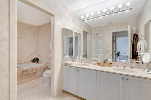 22 Hampshire Ln, Boynton Beach FL 33436-7414 exterior