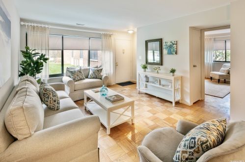 410 Marine Ln, Babylon NY  11704-8209 exterior