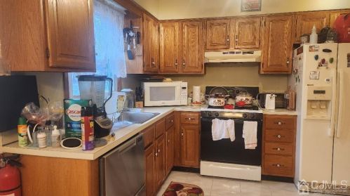 30 Central Ave, Old Bridge, NJ 08857-3814