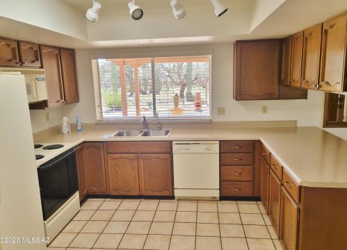 11364 Prince Rd, Tucson AZ 85705-3025 exterior