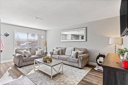 431 Lewis St, Turlock CA  95380-5828 exterior