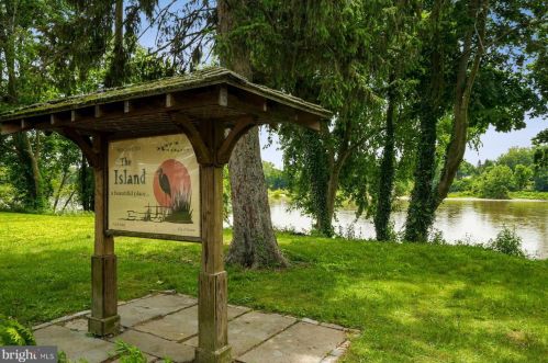 1708 Riverside Dr, Trenton NJ 08618-5843 exterior