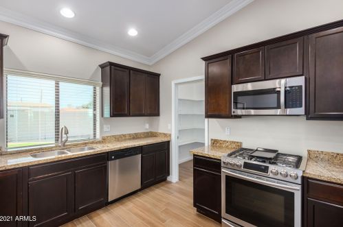 11411 33rd Ave, Phoenix AZ 85051-5972 exterior