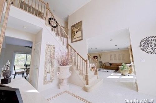 155 Country Club Dr, Commack, NY 11725-4458