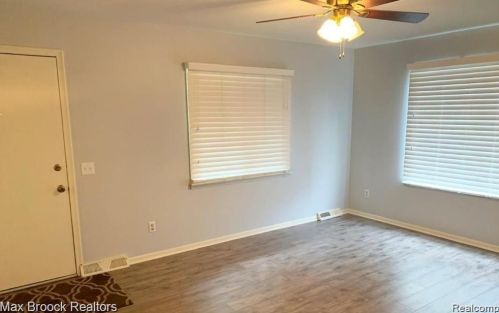 1843 Glengary Rd, Commerce Township MI  48382-2146 exterior