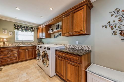 140 Hayrick Ln, Commack NY 11725-1232 exterior