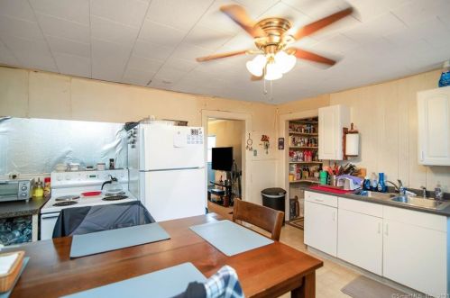 14 Spg St, Enfield CT 06082-3431 exterior