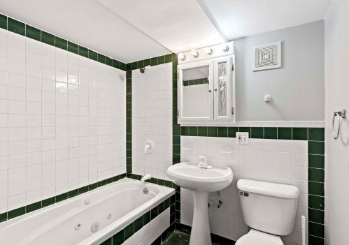 3712 Concord Pl, Chicago IL 60639-4526 exterior