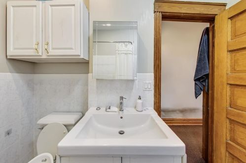 4053 Greenview Ave, Chicago IL 60626-4217 exterior