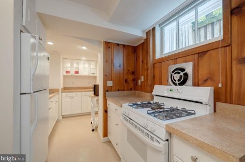 3928 Livingston St, Washington DC 20015-2921 exterior