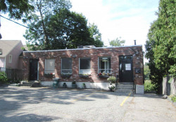 264 Centre St, Newton, MA 02458-1618