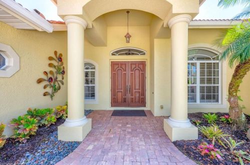 7476 Treeline Dr, Naples FL 34119-9727 exterior