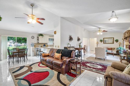 316 12 Ave, Boynton Beach FL 33435-5940 exterior