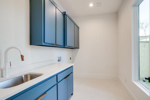 6811 Blessing Dr, Dallas TX 75214-2547 exterior