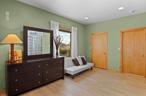 2001 Booth St, Milwaukee WI 53212-3403 exterior