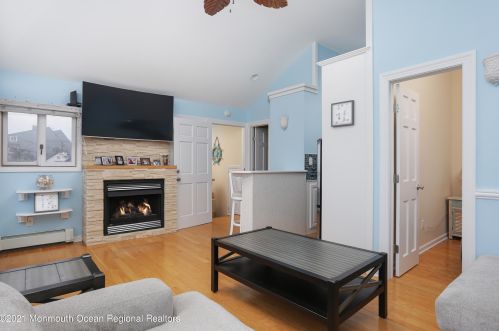 10 Inlt Dr, Point Pleasant Beach NJ 08742-2642 exterior