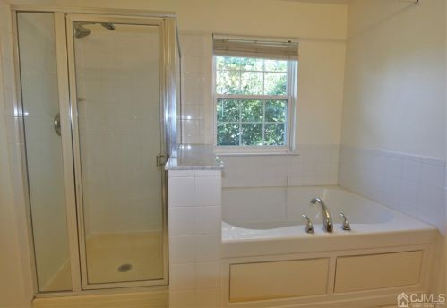 607 Evergreen Ct, New Brunswick NJ 08902-2337 exterior