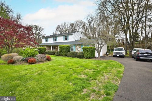 2076 Packard Ave, Huntingdon Valley PA 19006-6418 exterior