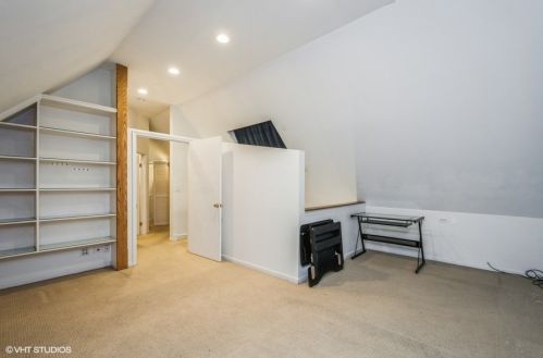 1323 Nelson St, Chicago IL 60657-3103 exterior