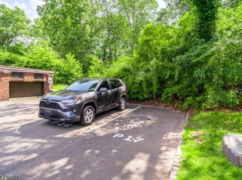 26 Troy Dr, Springfield NJ exterior