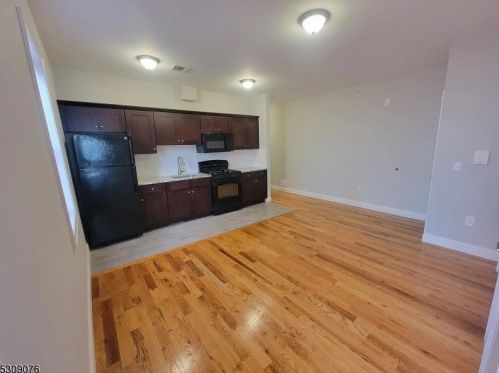 124 Union St, Newark NJ  07105-1307 exterior