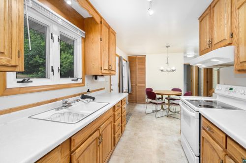 1815 Kenwood Dr, Duluth MN 55811-1652 exterior