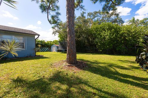 1248 Ladner St, Fort Pierce FL  34983-2571 exterior