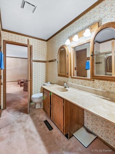 1077 Cedar Crst Dr, Bull Valley IL 60014-6935 exterior