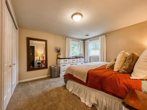 28985 Middle Xing Rd, Dowagiac MI 49047-8204 exterior