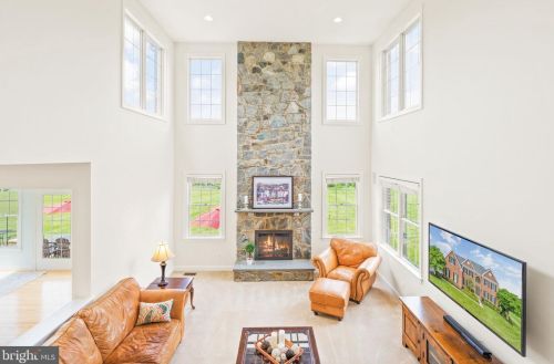 17675 Tobermory Pl, Leesburg VA 20175-7053 exterior